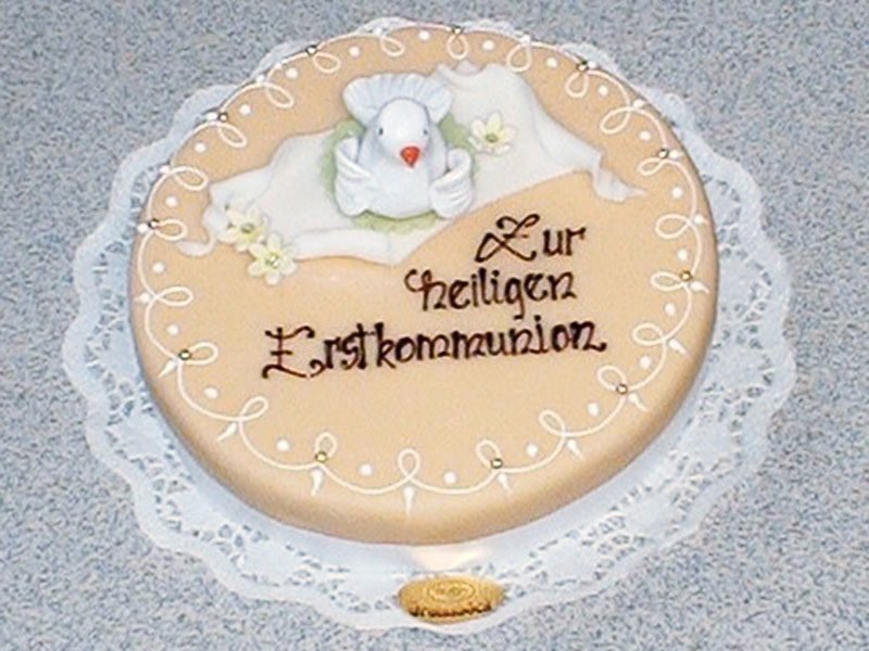 Torte zur Kommunion mit Taube