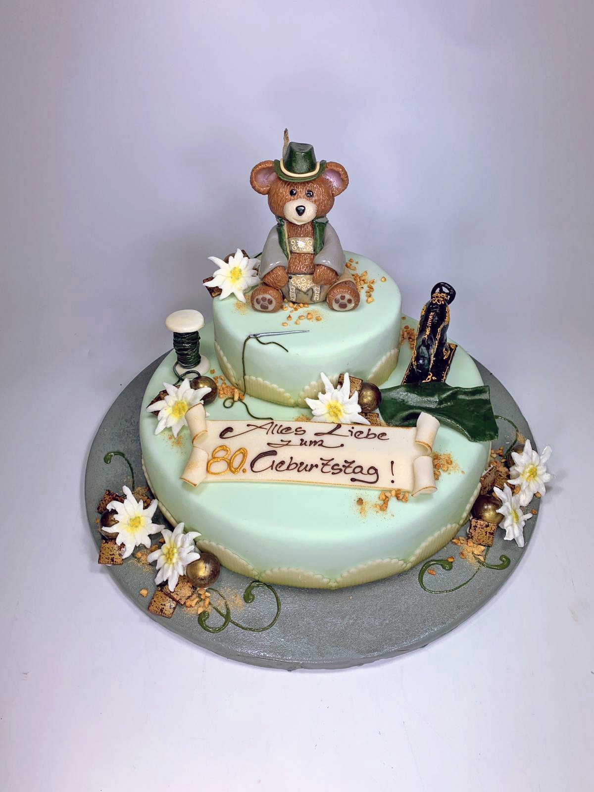 Näh-Torte mit Bär