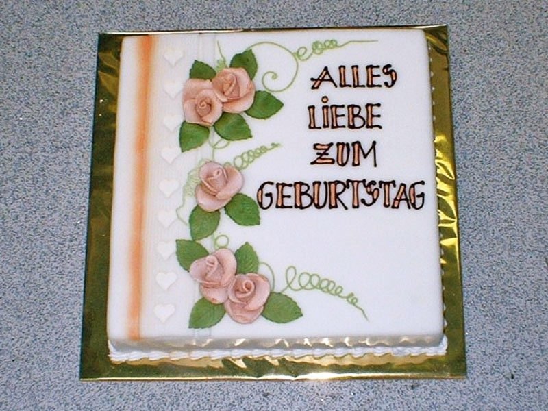 Geburtstagstorte mit rosa Rosen