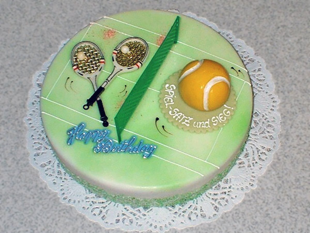 Geburtstagstorte mit Tennisplatz